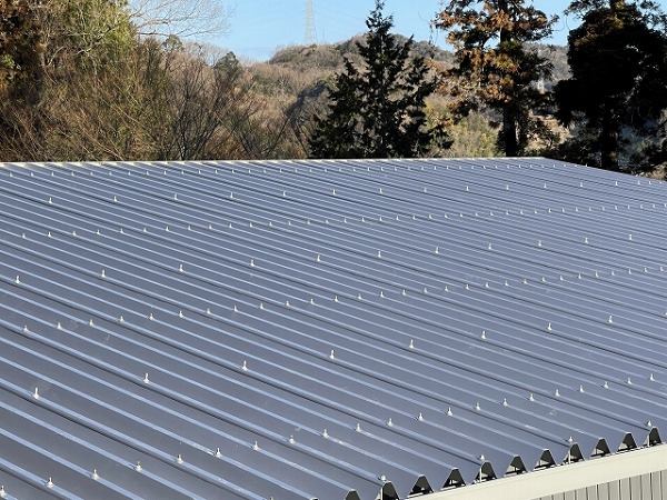 呉市　折半屋根とは